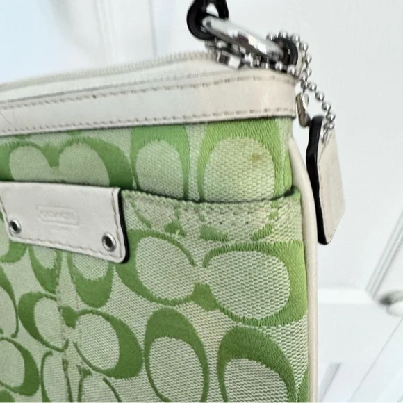 Vintage 90’s Coach Lime Green Signature Monogram Pattern Canvas Crossbody Bag - Picture 4 of 15